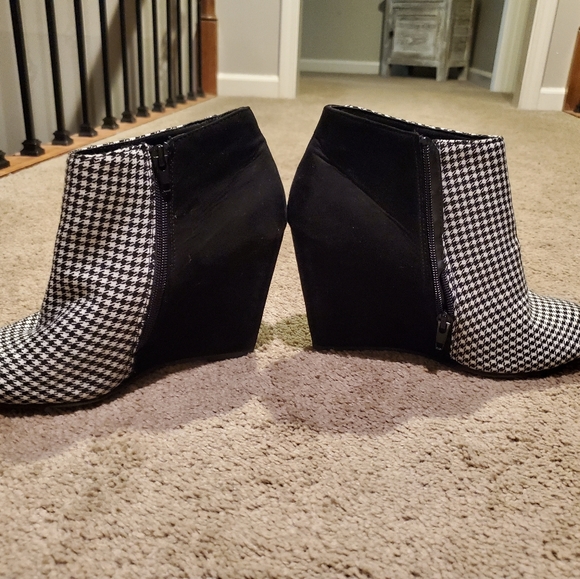 Madden Girl Wedges - Picture 3 of 5